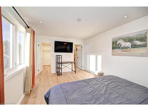 150 Holland Circle, Cambridge, ON - Indoor Photo Showing Bedroom