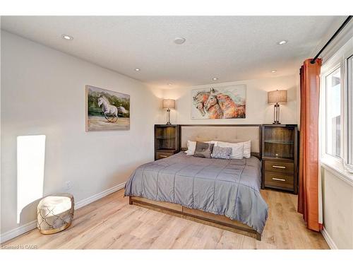 150 Holland Circle, Cambridge, ON - Indoor Photo Showing Bedroom