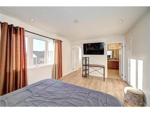 150 Holland Circle, Cambridge, ON - Indoor Photo Showing Bedroom