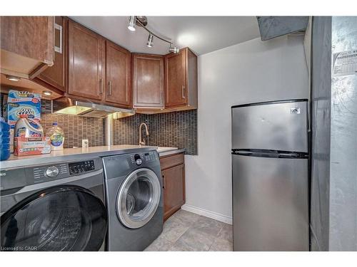 150 Holland Circle, Cambridge, ON - Indoor Photo Showing Laundry Room