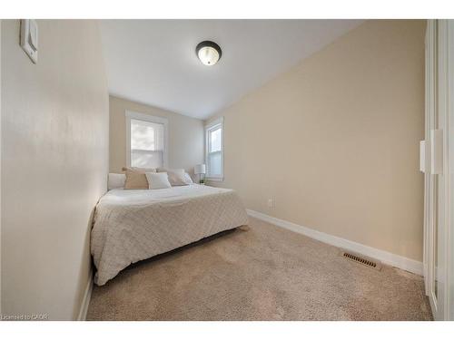 23 Wexford Avenue N, Hamilton, ON - Indoor Photo Showing Bedroom