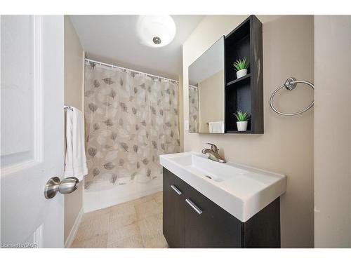 23 Wexford Avenue N, Hamilton, ON - Indoor Photo Showing Bathroom