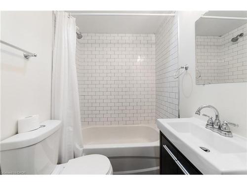 27 Melrose Avenue S, Hamilton, ON - Indoor Photo Showing Bathroom