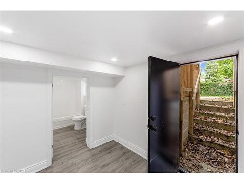 27 Melrose Avenue S, Hamilton, ON - Indoor Photo Showing Other Room
