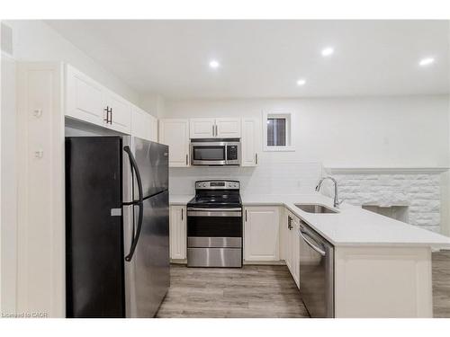 27 Melrose Avenue S, Hamilton, ON - Indoor Photo Showing Kitchen