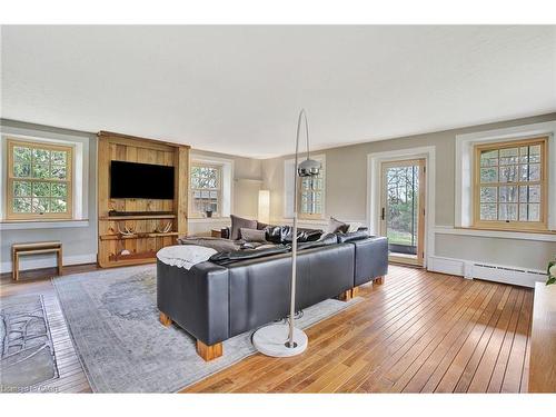 17 The Kirksway, Kitchener, ON - Indoor Photo Showing Living Room