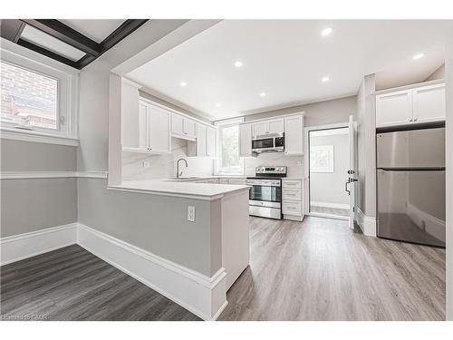 354 Cumberland Avenue, Hamilton, ON - Indoor Photo Showing Kitchen