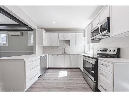 354 Cumberland Avenue, Hamilton, ON - Indoor Photo Showing Kitchen