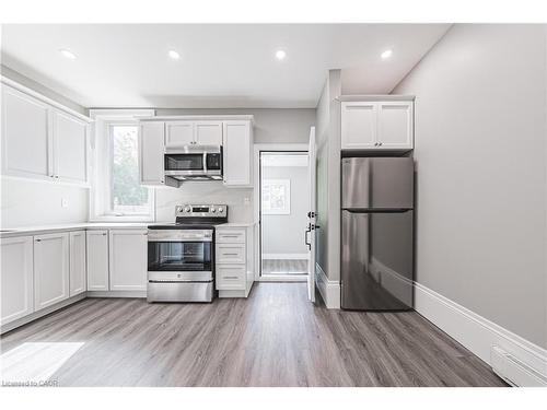 354 Cumberland Avenue, Hamilton, ON - Indoor Photo Showing Kitchen