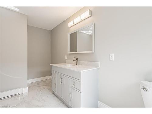 354 Cumberland Avenue, Hamilton, ON - Indoor Photo Showing Bathroom