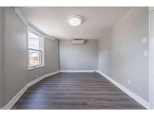 354 Cumberland Avenue, Hamilton, ON - Indoor Photo Showing Other Room