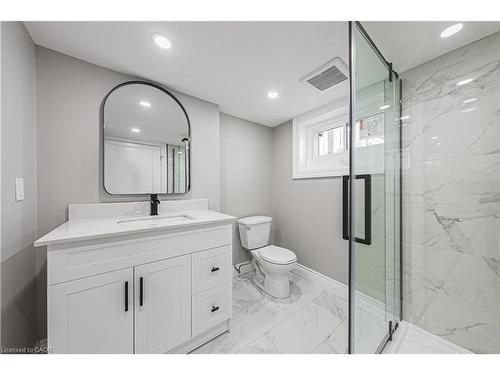 354 Cumberland Avenue, Hamilton, ON - Indoor Photo Showing Bathroom