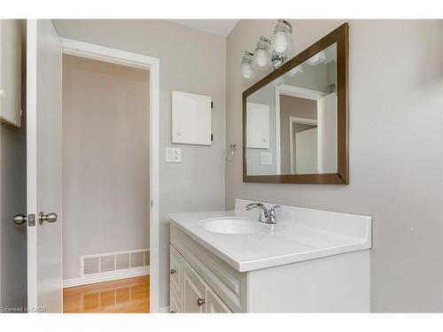 2339 Hixon Street, Oakville, ON - Indoor Photo Showing Bathroom