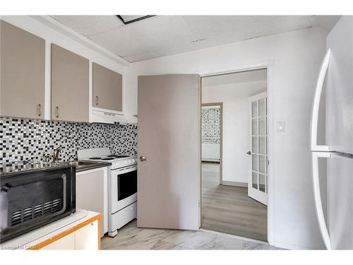 2339 Hixon Street, Oakville, ON - Indoor Photo Showing Kitchen