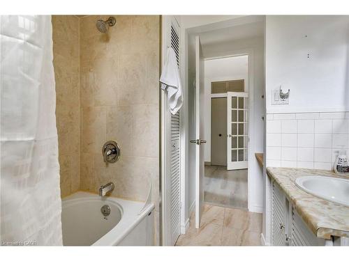 2339 Hixon Street, Oakville, ON - Indoor Photo Showing Bathroom