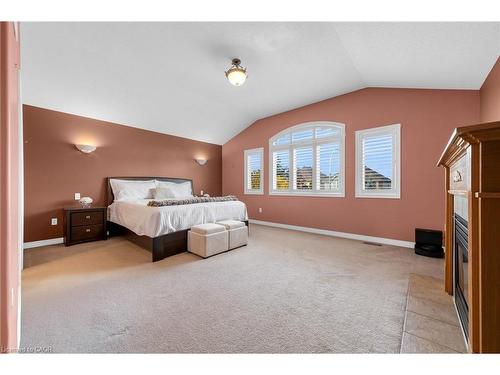114 Armour Crescent, Hamilton, ON - Indoor Photo Showing Bedroom