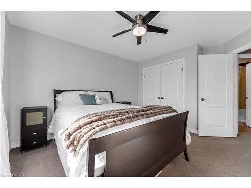 114 Armour Crescent, Hamilton, ON - Indoor Photo Showing Bedroom