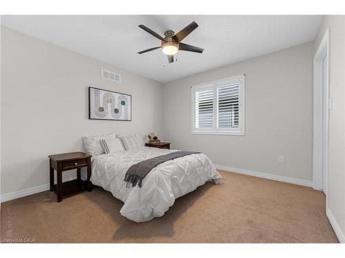 114 Armour Crescent, Hamilton, ON - Indoor Photo Showing Bedroom