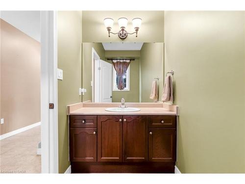 114 Armour Crescent, Hamilton, ON - Indoor Photo Showing Bathroom