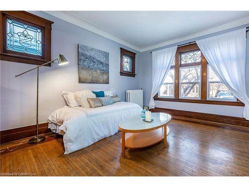 1-70 St Clair Avenue, Hamilton, ON - Indoor Photo Showing Bedroom