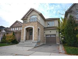 2105 Falling Green Drive  Oakville, ON L6M 0G1