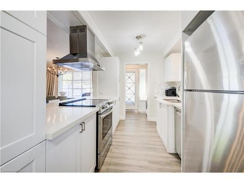 4 Jill Court, St. Catharines, ON - Indoor Photo Showing Kitchen With Upgraded Kitchen