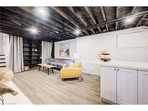 4 Jill Court, St. Catharines, ON - Indoor