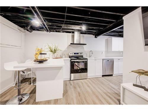 4 Jill Court, St. Catharines, ON - Indoor Photo Showing Kitchen