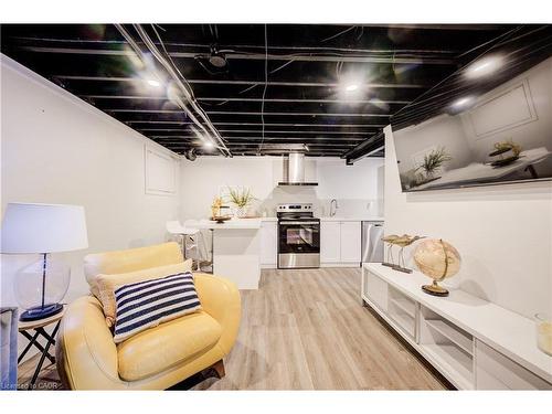 4 Jill Court, St. Catharines, ON - Indoor Photo Showing Kitchen With Double Sink