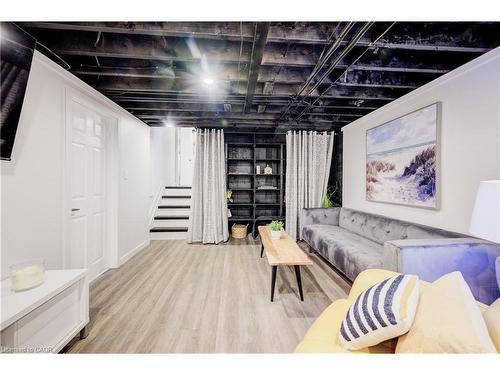 4 Jill Court, St. Catharines, ON - Indoor