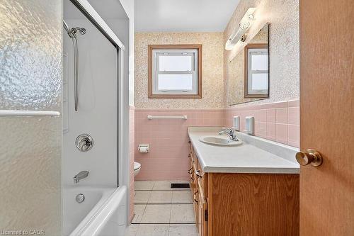 80 Tyrone Drive, Hamilton, ON - Indoor Photo Showing Bathroom