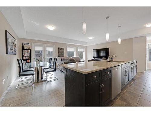 E7-70 Willowrun Drive, Kitchener, ON - Indoor Photo Showing Kitchen