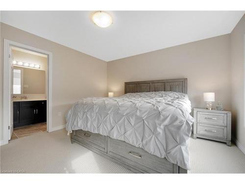 E7-70 Willowrun Drive, Kitchener, ON - Indoor Photo Showing Bedroom