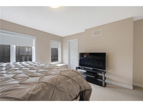 E7-70 Willowrun Drive, Kitchener, ON - Indoor Photo Showing Bedroom