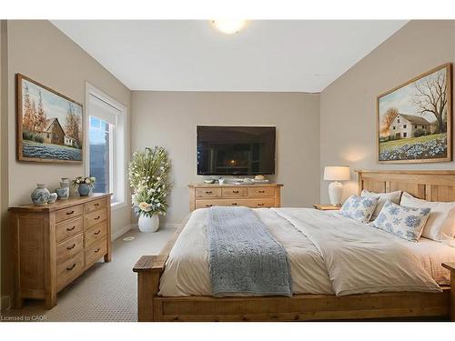 E7-70 Willowrun Drive, Kitchener, ON - Indoor Photo Showing Bedroom