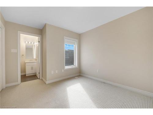 E7-70 Willowrun Drive, Kitchener, ON - Indoor Photo Showing Other Room