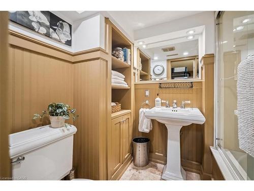 263 Hart Avenue, Burlington, ON - Indoor Photo Showing Bathroom