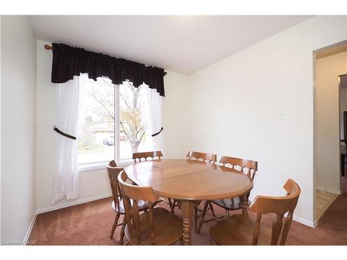 197 Wedgewood Drive, Cambridge, ON - Indoor Photo Showing Dining Room