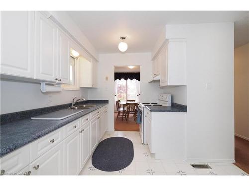 197 Wedgewood Drive, Cambridge, ON - Indoor Photo Showing Kitchen With Double Sink