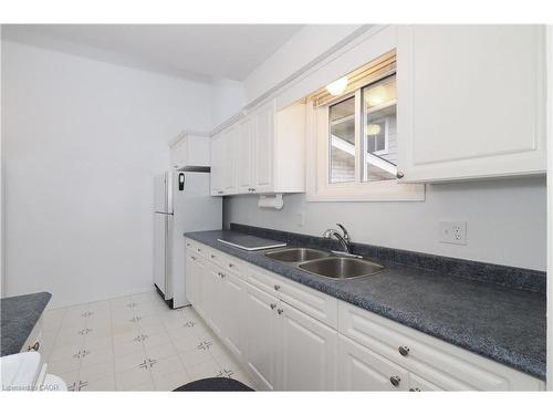 197 Wedgewood Drive, Cambridge, ON - Indoor Photo Showing Kitchen With Double Sink
