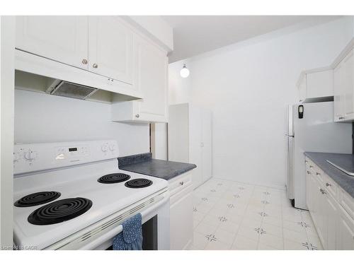 197 Wedgewood Drive, Cambridge, ON - Indoor Photo Showing Kitchen