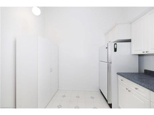 197 Wedgewood Drive, Cambridge, ON - Indoor Photo Showing Kitchen