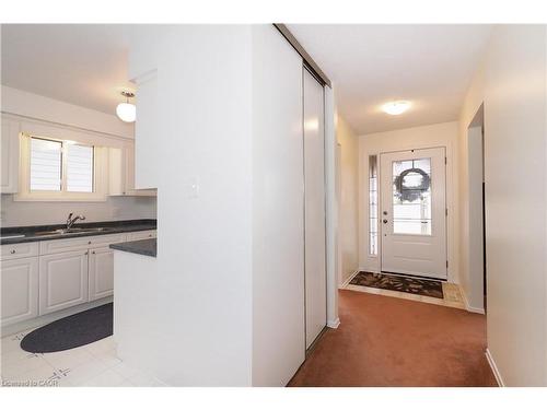 197 Wedgewood Drive, Cambridge, ON - Indoor Photo Showing Kitchen With Double Sink