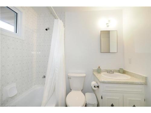 197 Wedgewood Drive, Cambridge, ON - Indoor Photo Showing Bathroom