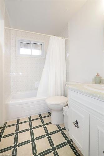 197 Wedgewood Drive, Cambridge, ON - Indoor Photo Showing Bathroom