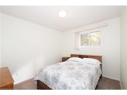 197 Wedgewood Drive, Cambridge, ON - Indoor Photo Showing Bedroom