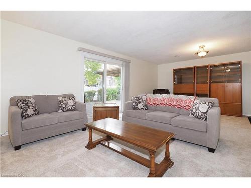 197 Wedgewood Drive, Cambridge, ON - Indoor Photo Showing Living Room