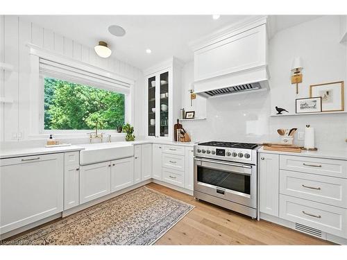 112 Chedoke Avenue, Hamilton, ON - Indoor Photo Showing Kitchen With Upgraded Kitchen