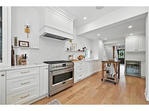 112 Chedoke Avenue, Hamilton, ON - Indoor Photo Showing Kitchen With Upgraded Kitchen