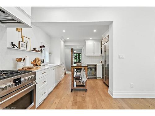 112 Chedoke Avenue, Hamilton, ON - Indoor Photo Showing Kitchen With Upgraded Kitchen